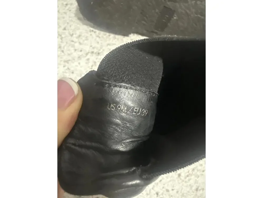Vince. Black Leather Chelsea Boots, Size 9, EUC, Made in Italy
